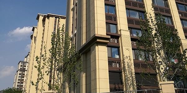 外墻天然真石漆施工報價是多少，包工包料價格