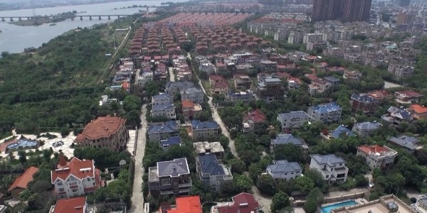 別墅維修——別墅屋頂損壞該由誰來維修？能否申請維修資金？